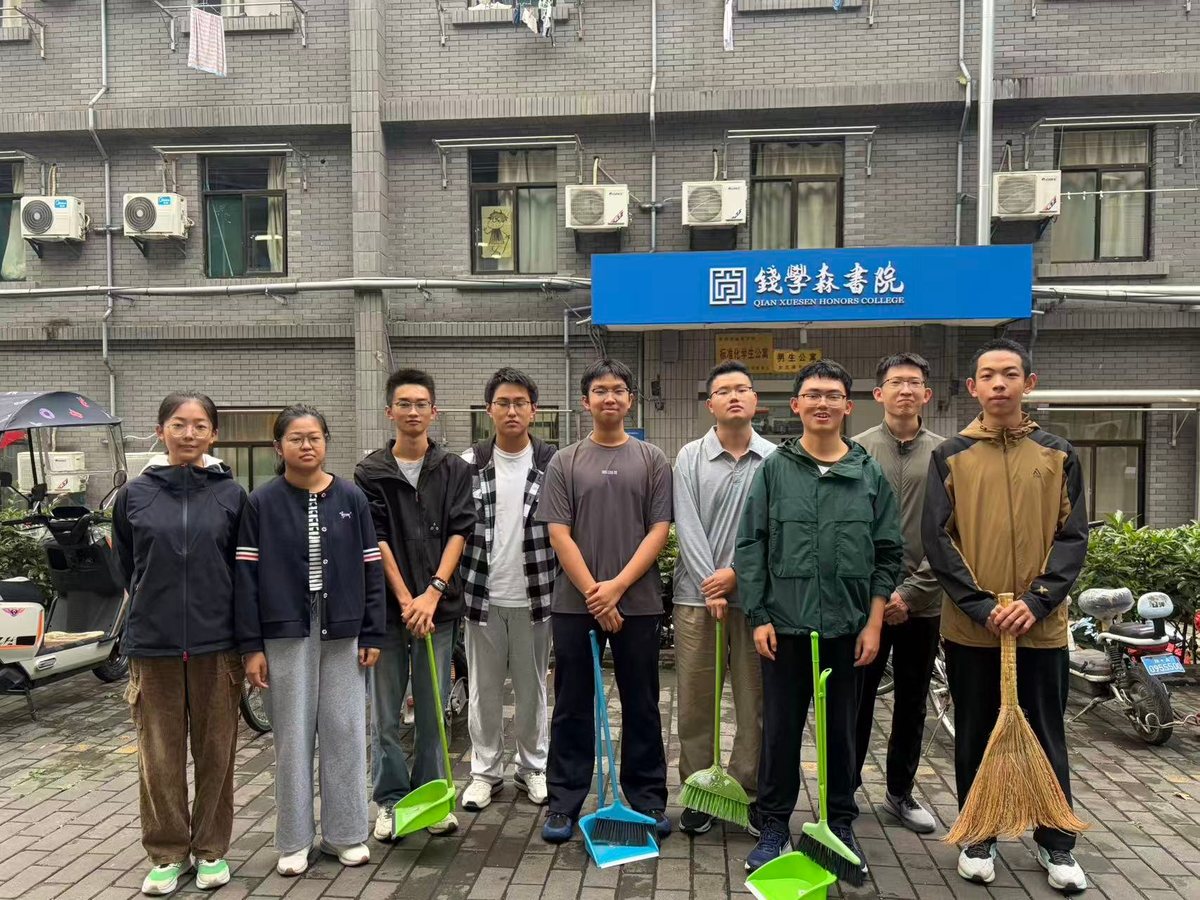 西 11 舍周围绿化带劳动包干